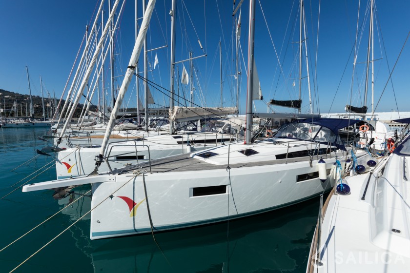 Sun Odyssey 410 - Yacht Charter Sailica