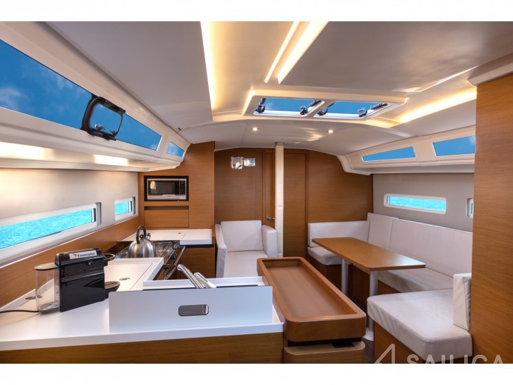 Sun Odyssey 410 - Yacht Charter Sailica