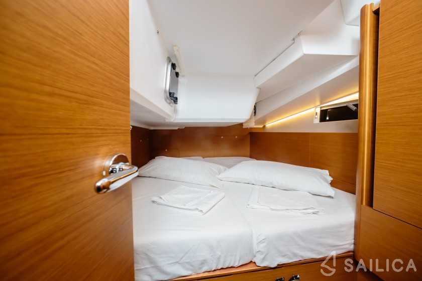 Sun Odyssey 490 - Yacht Charter Sailica