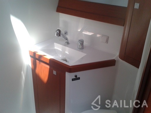 Oceanis 48 - Yacht Charter Sailica
