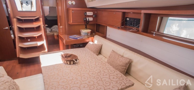Oceanis 48 - Yacht Charter Sailica