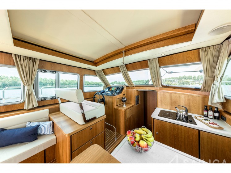 Linssen Grand Sturdy 40.0 Sedan - Yacht Charter Sailica