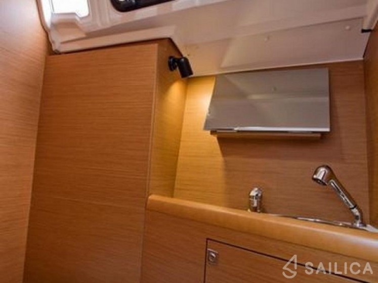 Sun Odyssey 349 - Yacht Charter Sailica