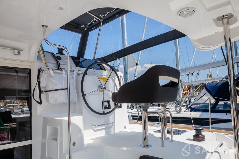 Lagoon 40 - Yacht Charter Sailica