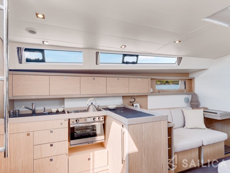 Oceanis 45 - Yacht Charter Sailica