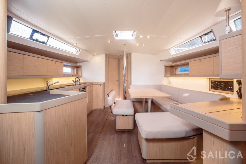 Oceanis 45 - Yacht Charter Sailica