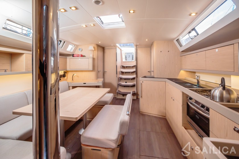 Oceanis 45 - Yacht Charter Sailica