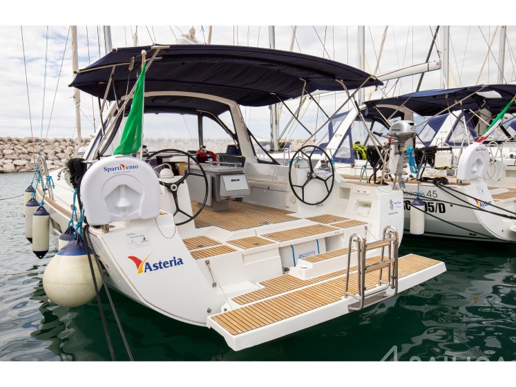 Oceanis 45 - Yacht Charter Sailica