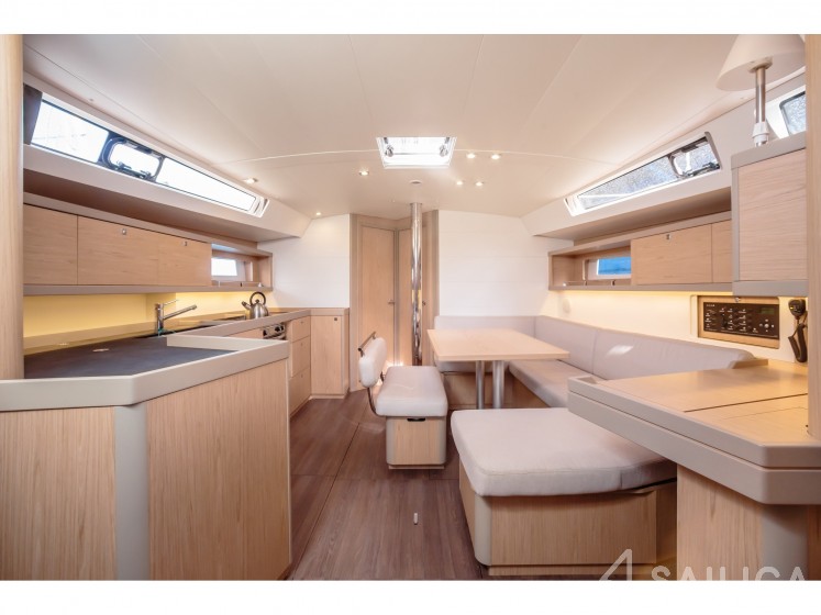 Oceanis 45 - Yacht Charter Sailica