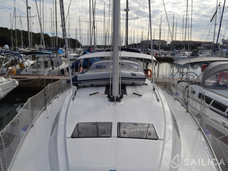 Bavaria 46 Cruiser - Yacht Charter Sailica