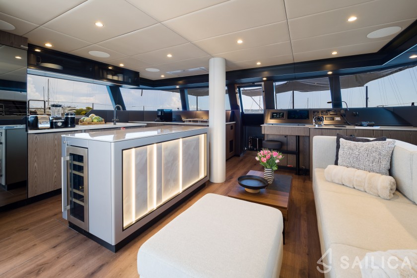 Sunreef 50 - Yacht Charter Sailica