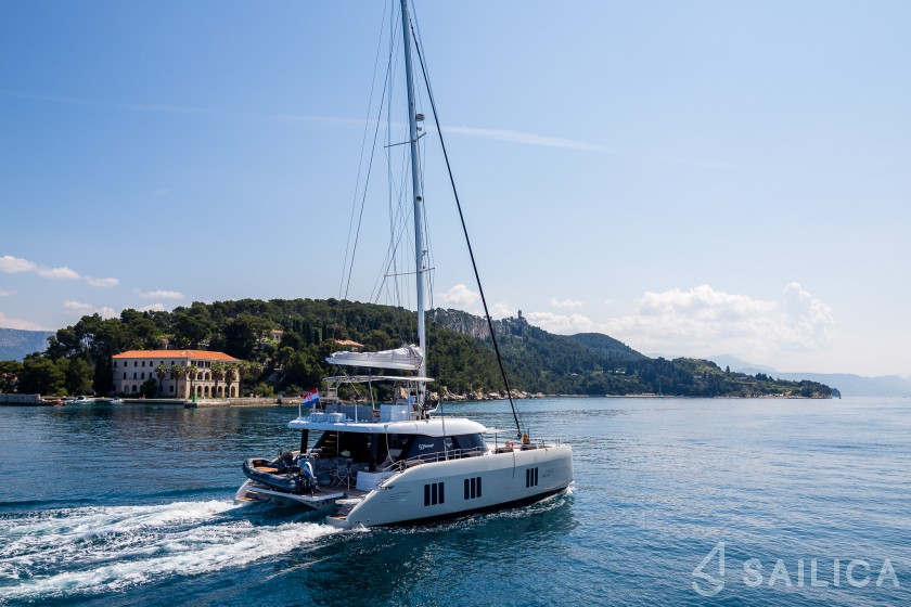 Sunreef 50 - Yacht Charter Sailica