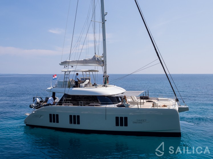 Sunreef 50 - Yacht Charter Sailica