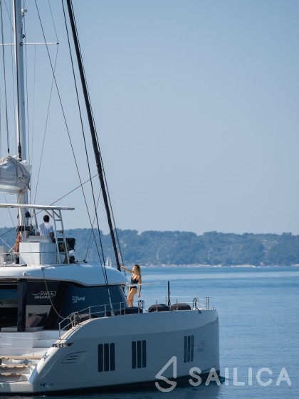 Sunreef 50 - Yacht Charter Sailica