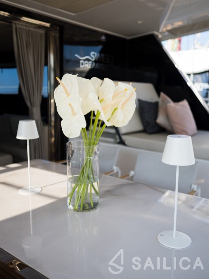 Sunreef 50 - Yacht Charter Sailica