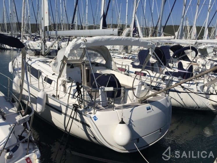 Bavaria 37 Cruiser - Yacht Charter Sailica
