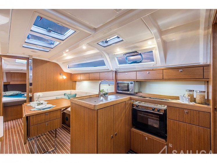 Bavaria 37 Cruiser - Yacht Charter Sailica