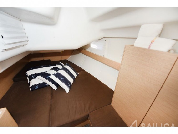 Elan 40 Impression - Yacht Charter Sailica