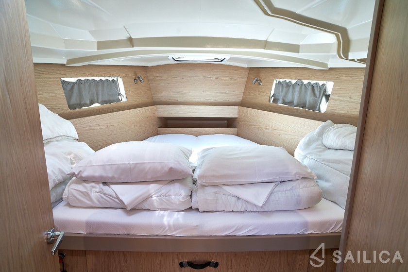 Oceanis 41.1 - Yacht Charter Sailica