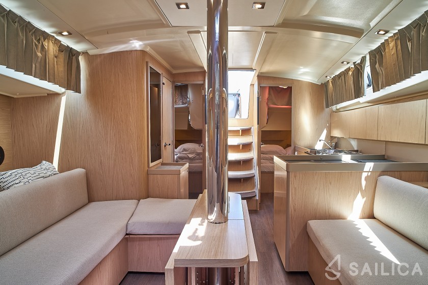 Oceanis 41.1 - Yacht Charter Sailica