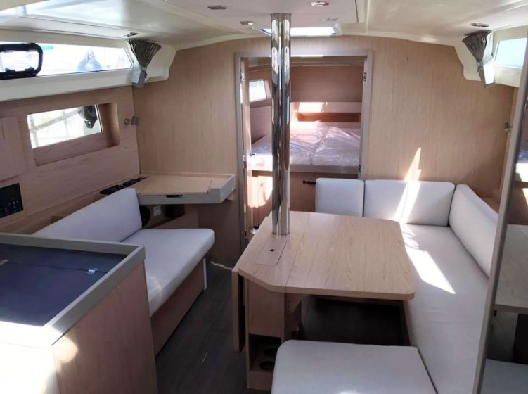 Oceanis 41.1 - Yacht Charter Sailica