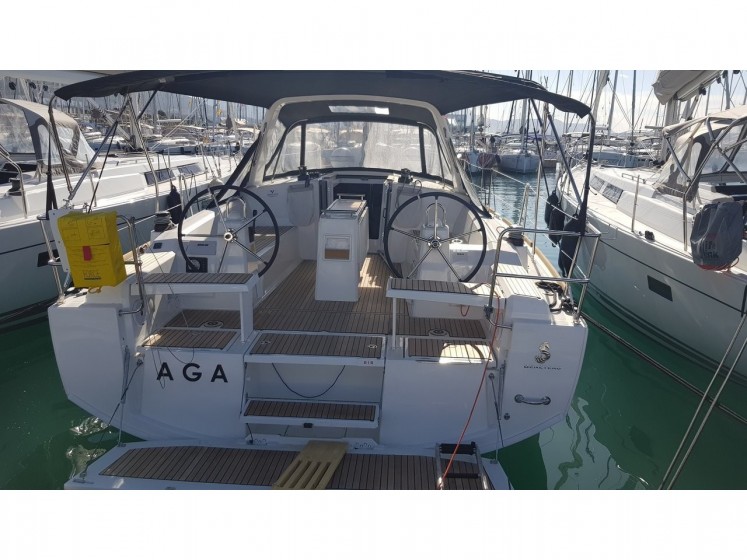 Oceanis 38.1 - Yacht Charter Sailica
