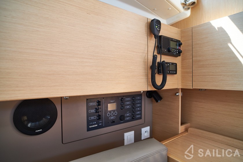 Oceanis 38.1 - Yacht Charter Sailica