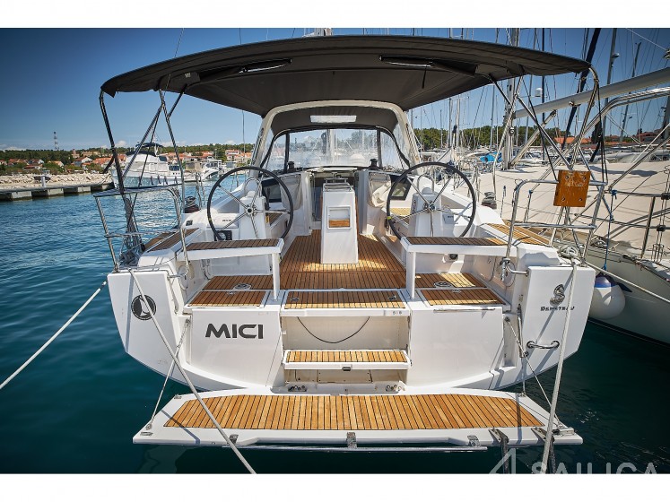 Oceanis 38.1 - Yacht Charter Sailica