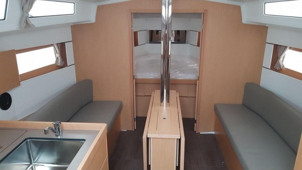 Oceanis 38.1 - Yacht Charter Sailica