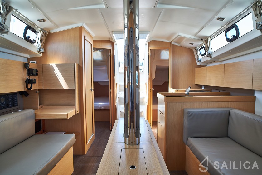 Oceanis 38.1 - Yacht Charter Sailica