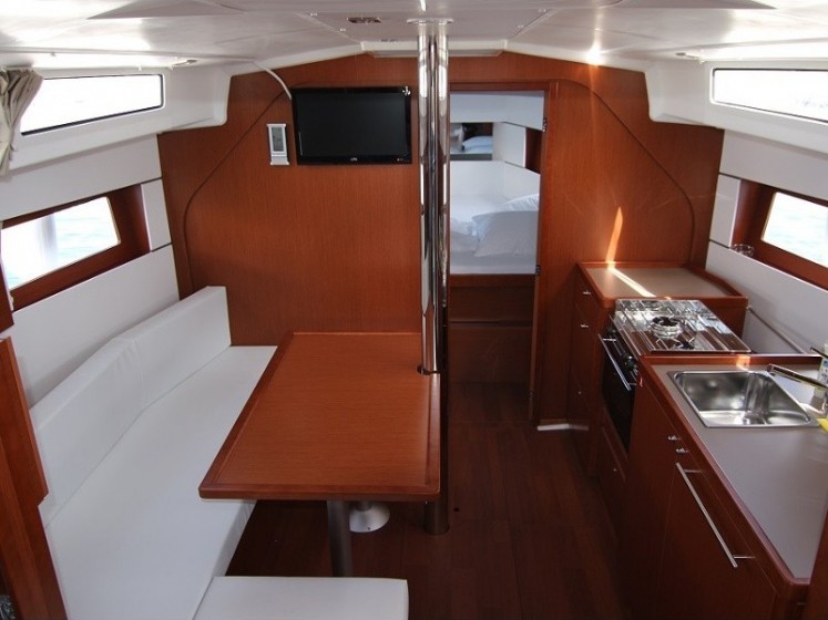 Oceanis 38.1 - Yacht Charter Sailica