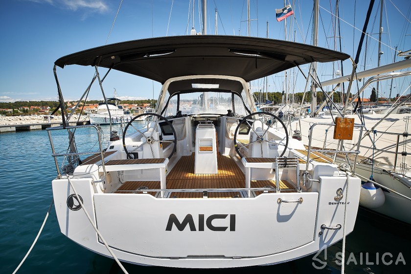 Oceanis 38.1 - Yacht Charter Sailica