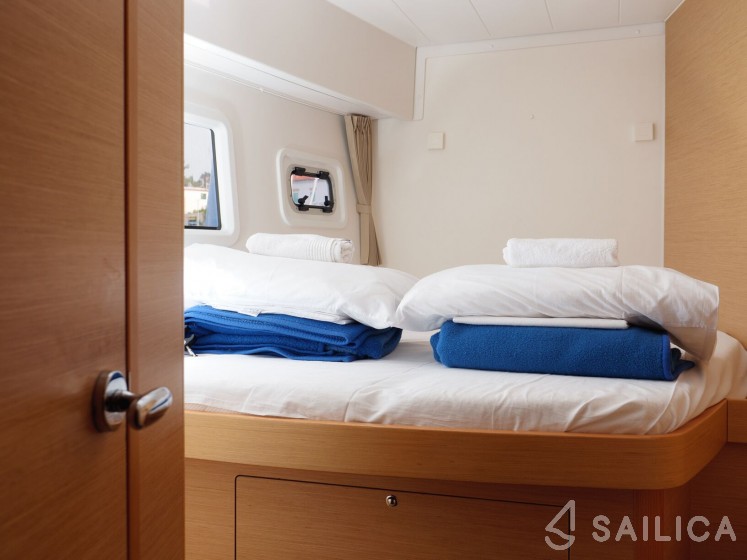 Lagoon 42 - Yacht Charter Sailica