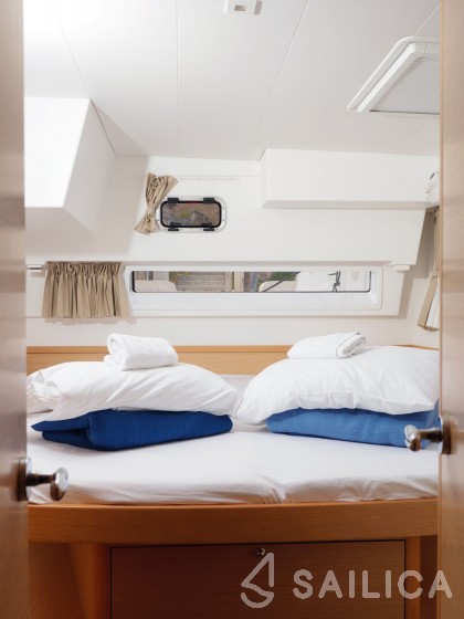 Lagoon 42 - Yacht Charter Sailica