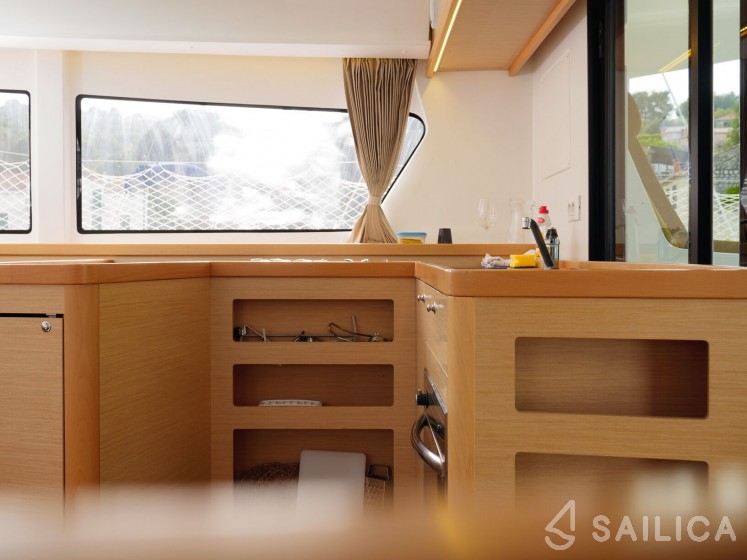 Lagoon 42 - Yacht Charter Sailica