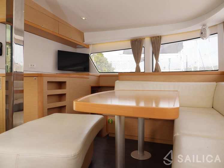 Lagoon 42 - Yacht Charter Sailica