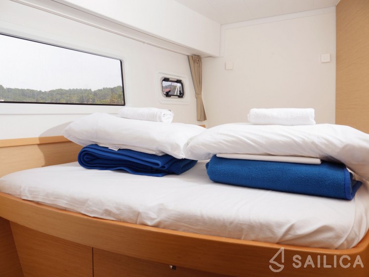 Lagoon 42 - Yacht Charter Sailica
