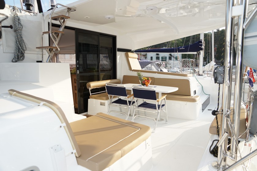 Lagoon 42 - Yacht Charter Sailica