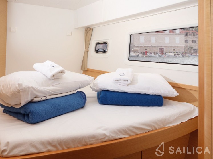Lagoon 42 - Yacht Charter Sailica