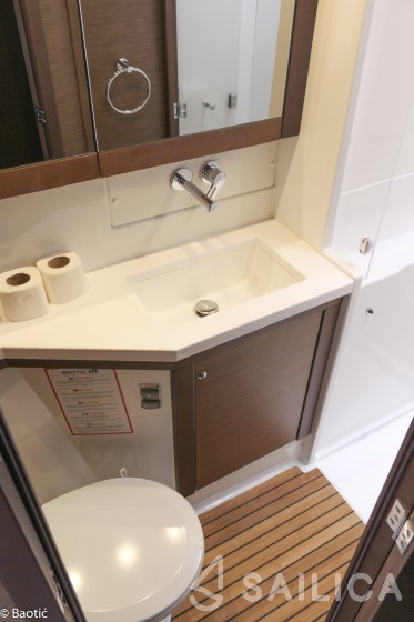 Lagoon 450 - Yacht Charter Sailica
