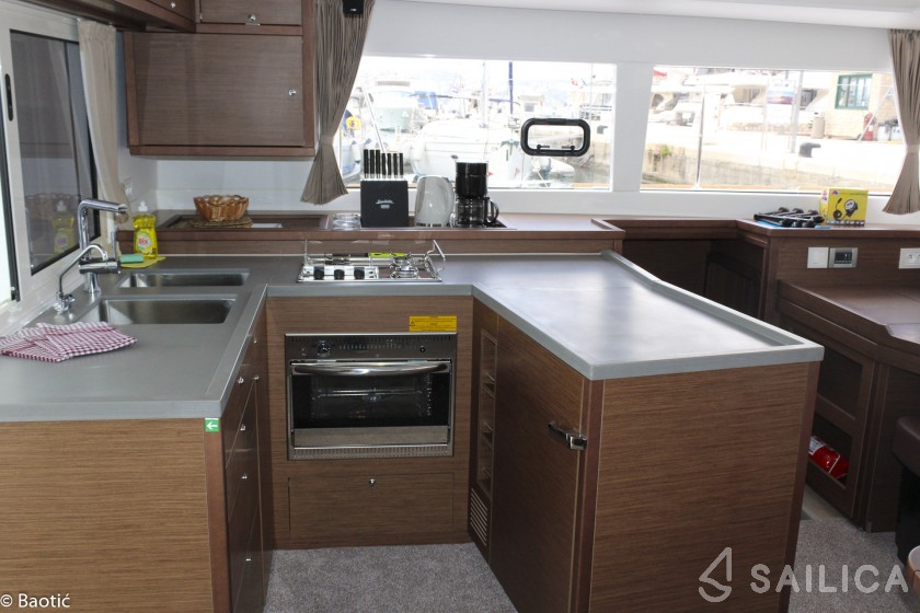 Lagoon 450 - Yacht Charter Sailica