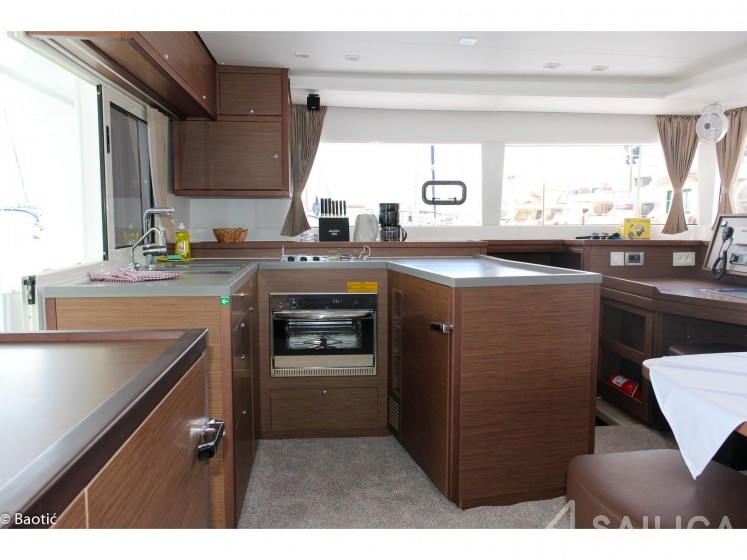 Lagoon 450 - Yacht Charter Sailica