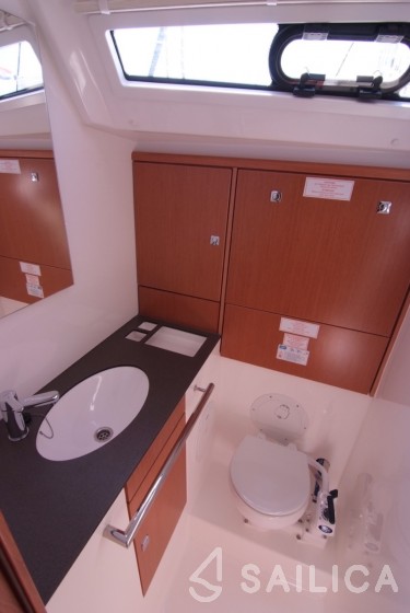 Bavaria Cruiser 46 - Yacht Charter Sailica