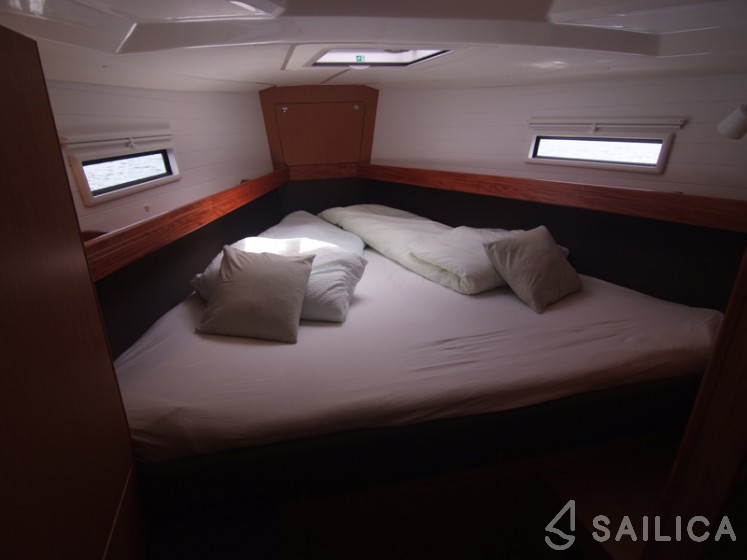 Bavaria Cruiser 41 - Yacht Charter Sailica