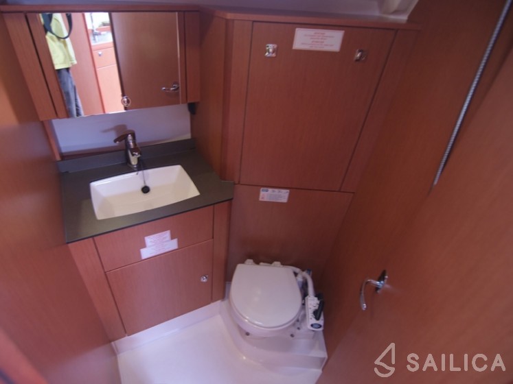 Bavaria Cruiser 41 - Yacht Charter Sailica
