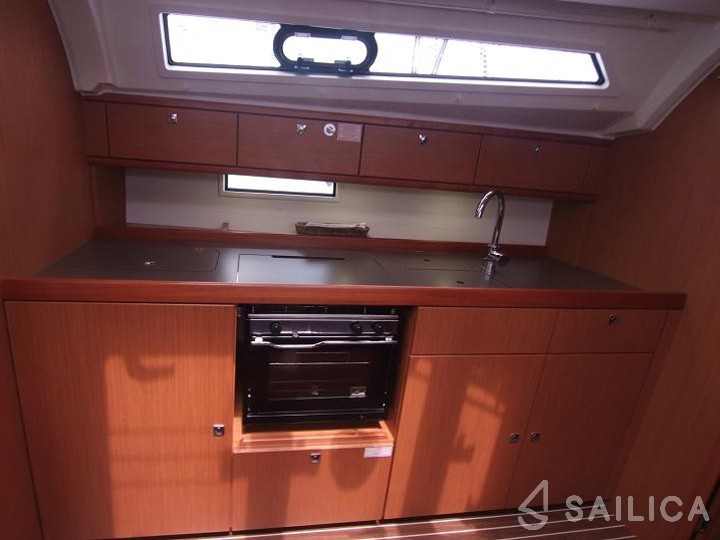Bavaria Cruiser 41 - Yacht Charter Sailica