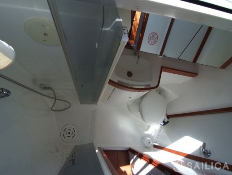 Oceanis 40 - Yacht Charter Sailica