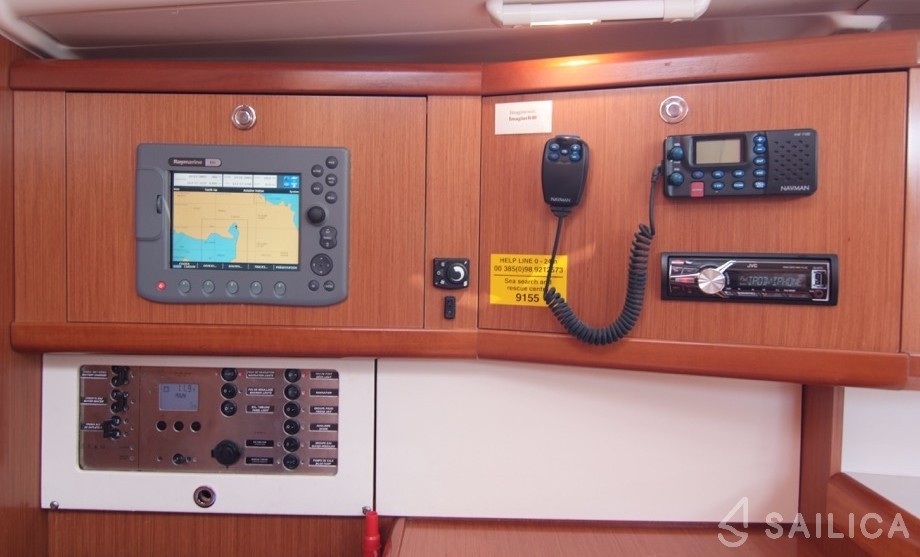 Oceanis 40 - Yacht Charter Sailica