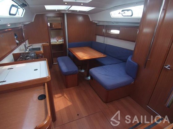 Oceanis 40 - Yacht Charter Sailica