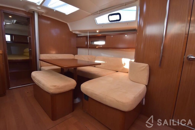 Oceanis 40 - Yacht Charter Sailica